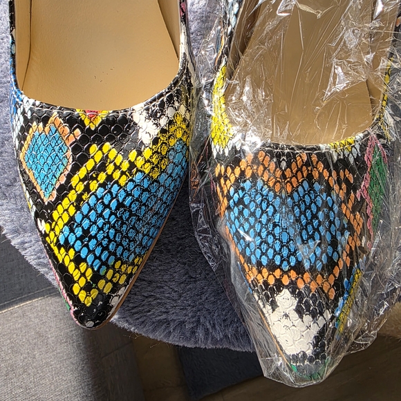 Multicolor Pointed Toe Heels - Picture 4 of 11